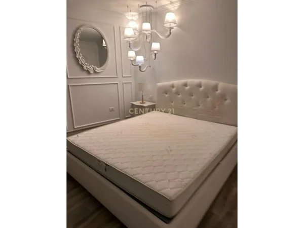 Tirane, jepet me qera Vile 3+1+Aneks+Ballkon Kati 2, 488 m² 2.700 € (Rruga Seit Teqja)