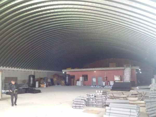 Tirane, jepet me qera magazine Kati 0, 1.000 m² 2.000 € (Vore Marikaj)