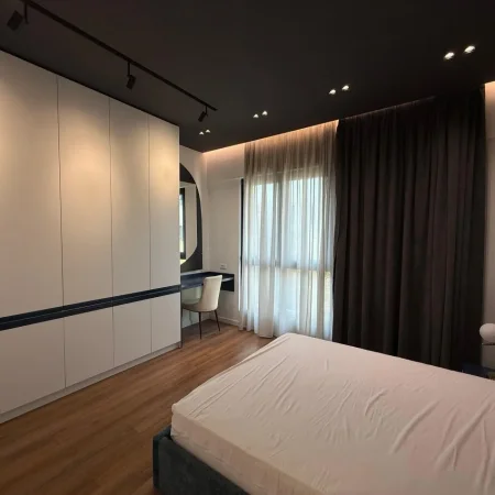Tirane, jepet me qera apartament 1+1+Ballkon Kati 7, 70 m² 800 € (Square 21)