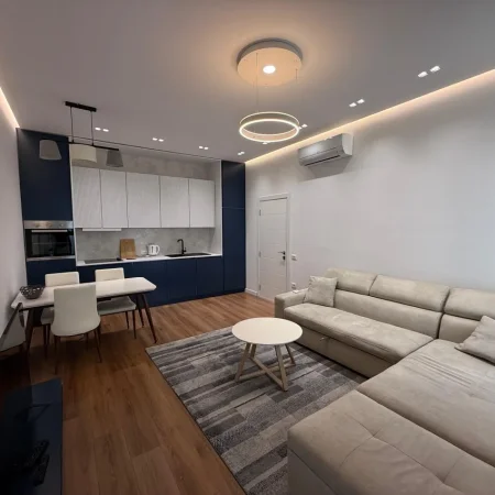 Tirane, jepet me qera apartament 1+1+Ballkon Kati 7, 70 m² 800 € (Square 21)