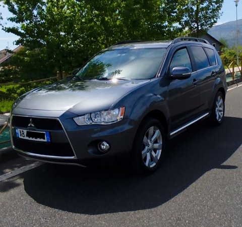 068 644 9334 Mitsubishi 4x4 nafte 2.2 vitit 2012 Nafte, gri metalizato automatik Klima 178.000 km 1 €