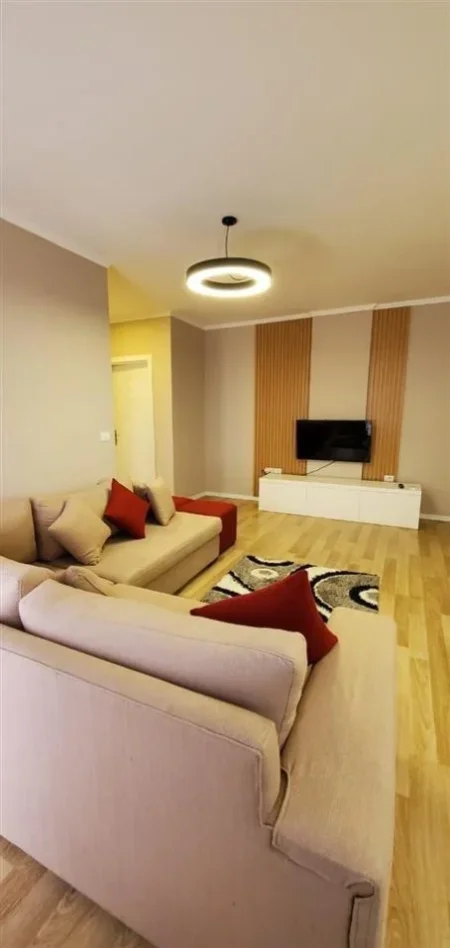 Tirane, shitet apartament 2+1 Kati 4, 81 m² 110.000 € (Fresk "Kompleksi Tom Doshi")