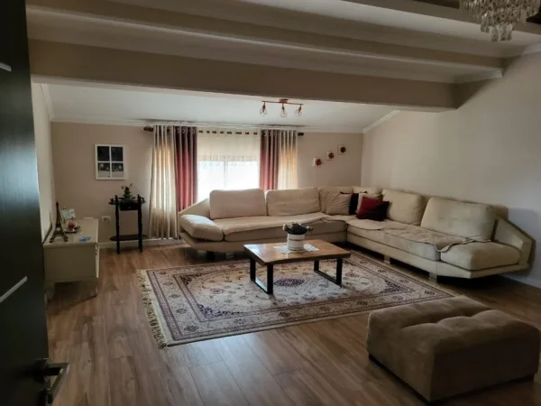 Tirane, jepet me qera apartament 2+1 Kati 1, 130 m² 600 € (Selvia)