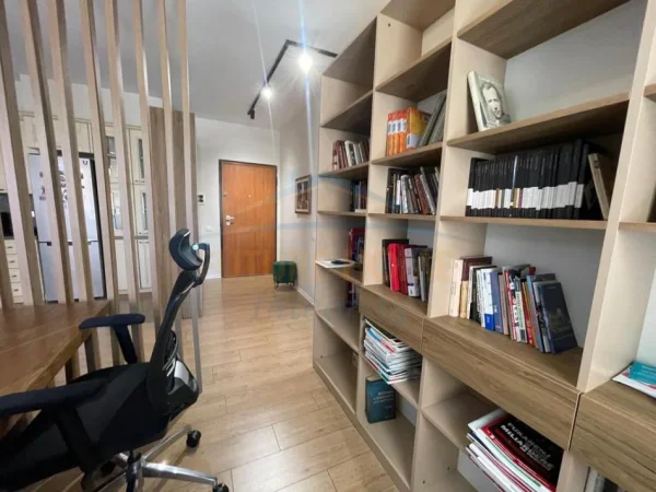 Tirane, jepet me qera apartament 2+1+Aneks+Ballkon Kati 2, 91 m² 700 € (tregu elektrik)