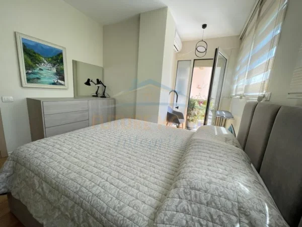 Tirane, jepet me qera apartament 2+1+Aneks+Ballkon Kati 2, 91 m² 700 € (tregu elektrik)