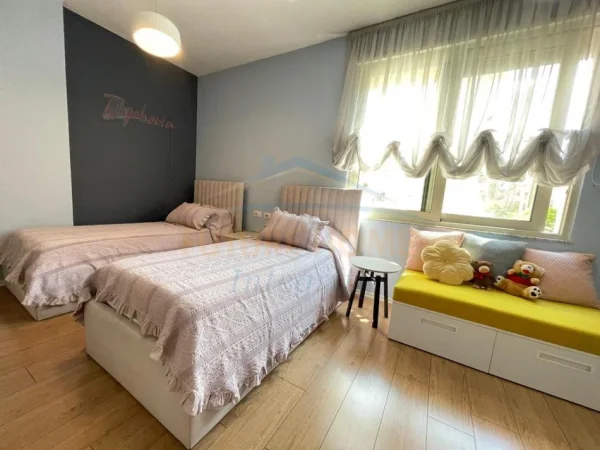 Tirane, jepet me qera apartament 2+1+Aneks+Ballkon Kati 2, 91 m² 700 € (tregu elektrik)