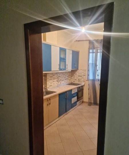 Tirane, jepet me qera apartament 3+1 Kati 3, 147 m² 500 € (“Bryli”)