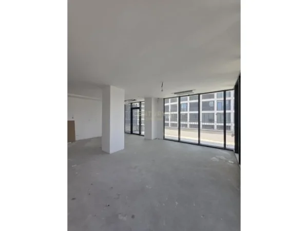 Tirane, jap me qera ambjent biznesi+POST PARKIMI , 187 m² 2.000 € (Lake View Residences, Liqeni i Tiranës)