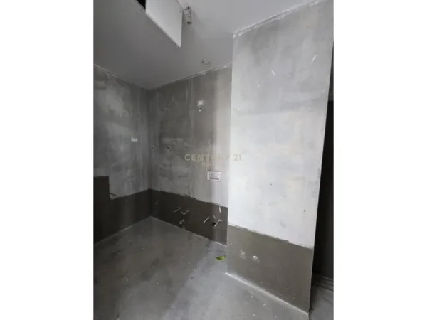 Tirane, jap me qera ambjent biznesi+POST PARKIMI , 187 m² 2.000 € (Lake View Residences, Liqeni i Tiranës)