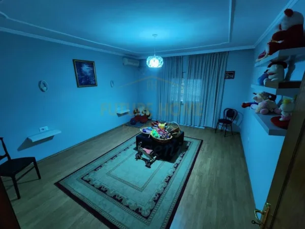 Tirane, shitet apartament 3+1+Aneks+Ballkon Kati 7, 164 m² 330.000 € (komuna e parisit)