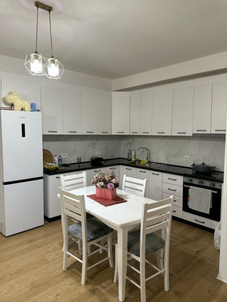 Tirane, jepet me qera apartament 2+1 Kati 4, 100 m² 600 € (Zogu i Zi)