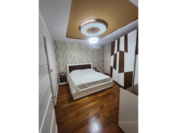 Tirane, jepet me qera apartament 2+1 Kati 12, 135 m² 1.000 € (ISH HIPOTEKA)