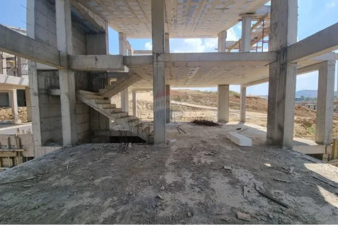 Tirane, shitet Vile , 310 m² 515.000 € (Farke)