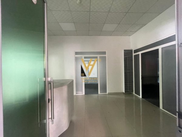 Tirane, jepet me qera ambjent biznesi Kati 0, 205 m² 3.200 € (ISH STACIONI TRENIT)