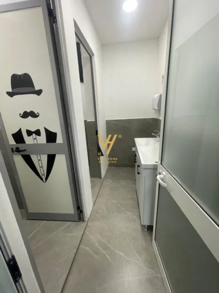 Tirane, jepet me qera ambjent biznesi Kati 0, 205 m² 3.000 € (ISH STACIONI TRENIT)