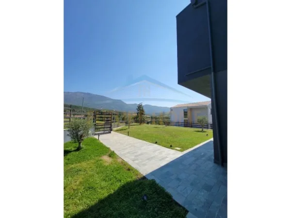 Tirane, shitet Vile 3 Katshe Kati 0, 917 m² 800.000 € (daias)