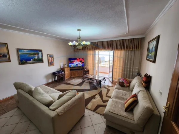Tirane, shitet apartament 3+1 Kati 7, 163 m² 330.000 € (komuna e parisit)