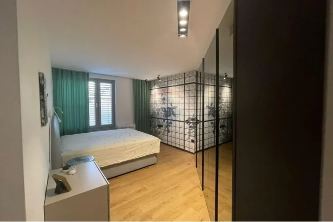 Tirane, jepet me qera apartament 3+1+Aneks+Ballkon Kati 4, 115 m² 2.200 € (Rruga Emin Duraku)