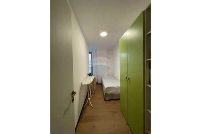 Tirane, jepet me qera apartament 3+1+Aneks+Ballkon Kati 4, 115 m² 2.200 € (Rruga Emin Duraku)