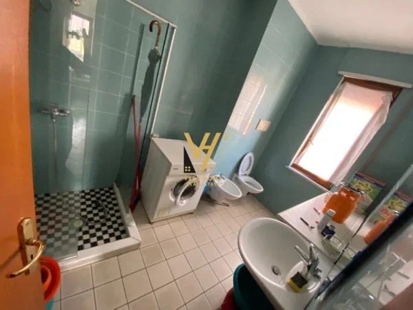 Tirane, jepet me qera apartament 1+1+Ballkon Kati 6, 60 m² 550 € (RRUGA E BARRIKADAVE)