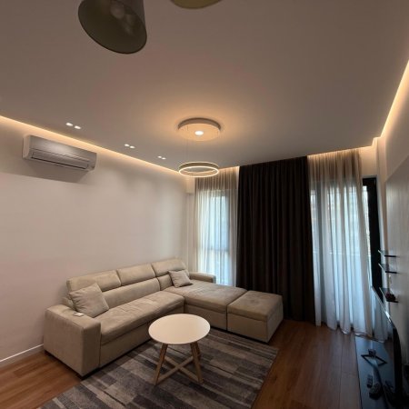 Tirane, jepet me qera apartament 1+1 , 70 m² 800 € (Square 21)