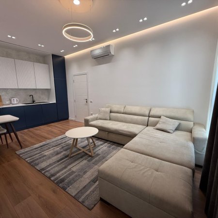 Tirane, jepet me qera apartament 1+1 , 70 m² 800 € (Square 21)