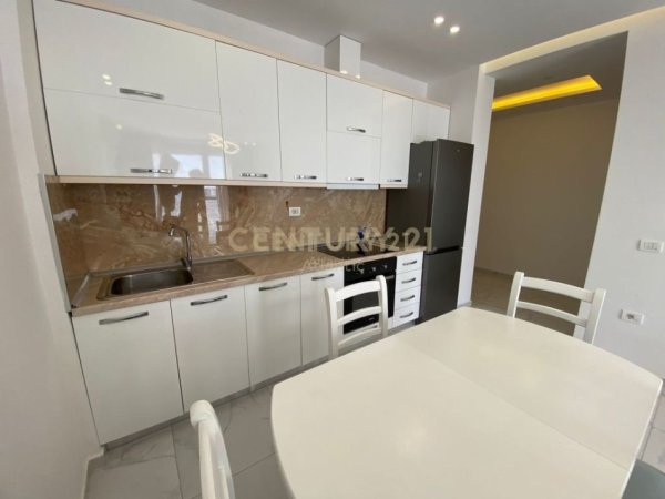 Durres Plazh, jepet me qera apartament 2+1 Kati 2, 110 m² 600 € (Plazh Rtota kuqe)