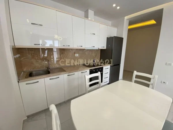 Durres Plazh, jepet me qera apartament 2+1 Kati 2, 110 m² 600 € (Plazh Rtota kuqe)