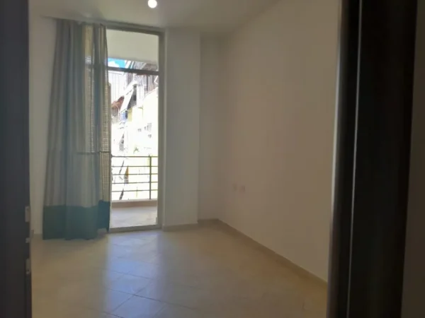 Tirane, jepet me qera apartament 2+1+Ballkon Kati 5, 100 m² 400 € (Rruga Esref Frasheri)