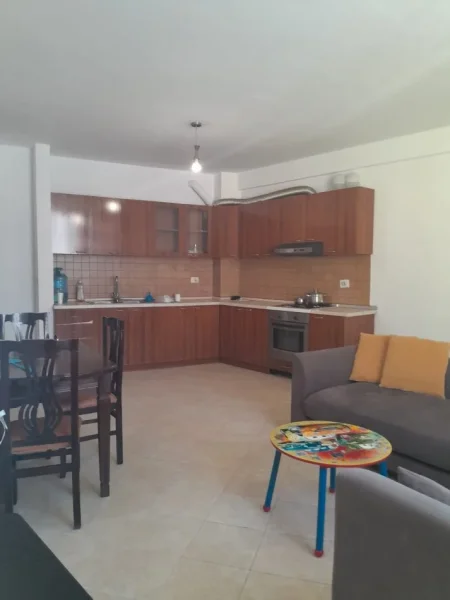 Tirane, jepet me qera apartament 2+1+Ballkon Kati 5, 100 m² 400 € (Rruga Esref Frasheri)