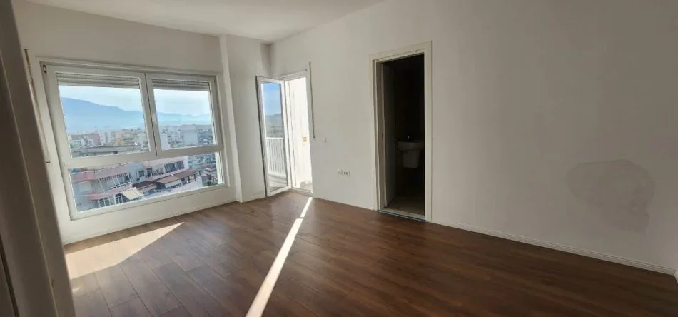 Tirane, shitet apartament 2+1+Ballkon Kati 10, 98 m² 255.000 € (tek Rruga e Barrikadave)
