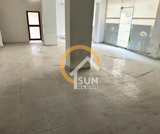 Shkoder, jepet me qera ambjent biznesi Kati 1, 100 m² (QENDER)