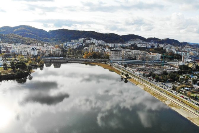 Tirane, jepet me qera ambjent biznesi Kati 10, 140 m² 1.500 € (Lake View Residence)