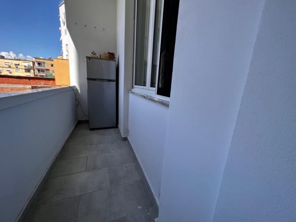 Tirane, jepet me qera apartament 2+1 Kati 3, 80 m² 700 € (Hoxha Tasimi)