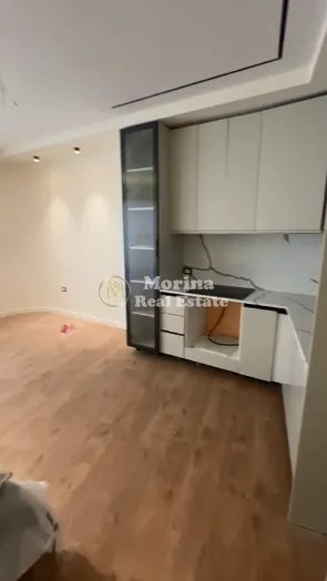 Tirane, jepet me qera apartament 1+1 Kati 4, 55 m² 400 € (Casa Italia)