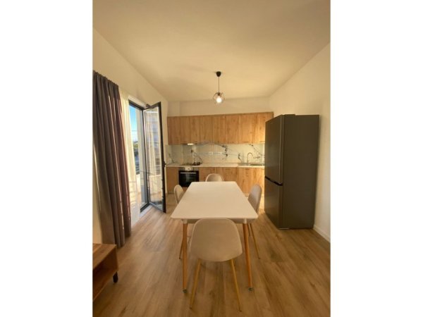 Tirane, jepet me qera apartament 2+1 Kati 2, 86 m² 450 € (Rruga Halit Haxhija, Tiranë.)