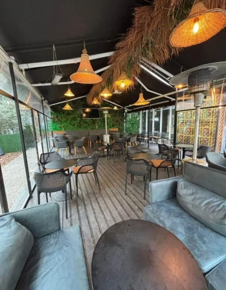 Tirane, jepet me qera lokal Kati 0, 200 m² 600 € (21 Dhjetori, Kompleksi "Kontakt")