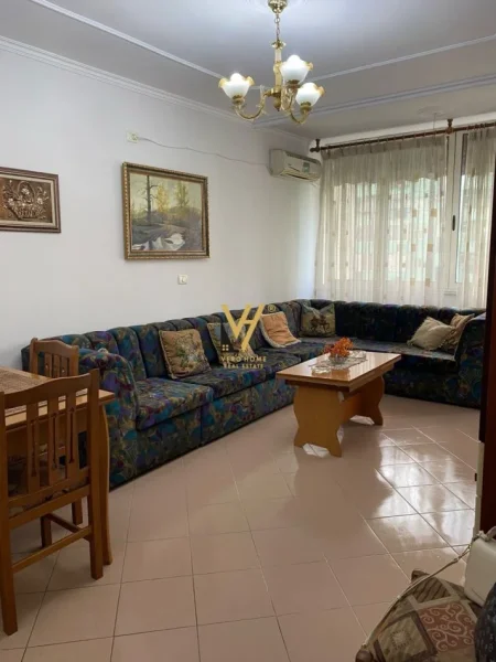 Tirane, shitet apartament 1+1+Ballkon Kati 5, 75 m² 165.000 € (KOMUNA E PARISIT)