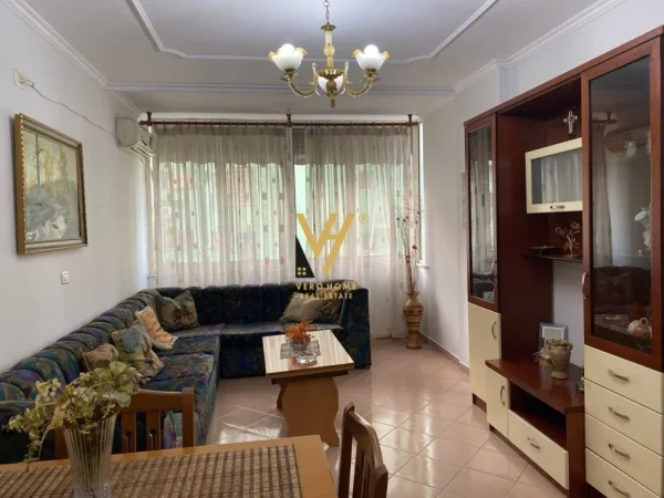 Tirane, shitet apartament 1+1+Ballkon Kati 5, 75 m² 165.000 € (KOMUNA E PARISIT)