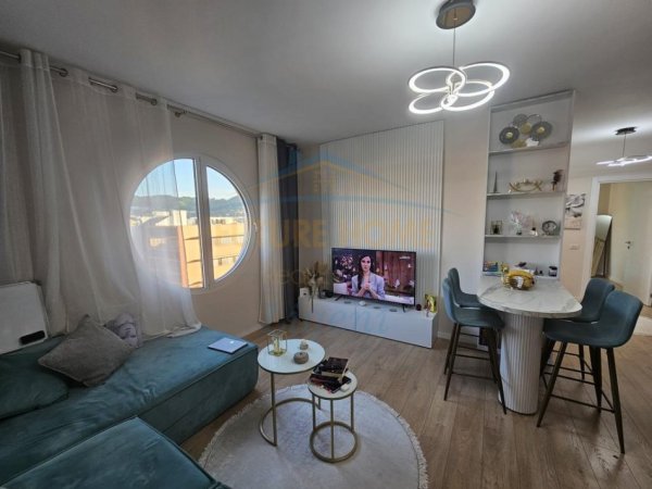 Tirane, shitet apartament 2+1 Kati 11, 70 m² 195.000 € (Rruga e Kavajes)