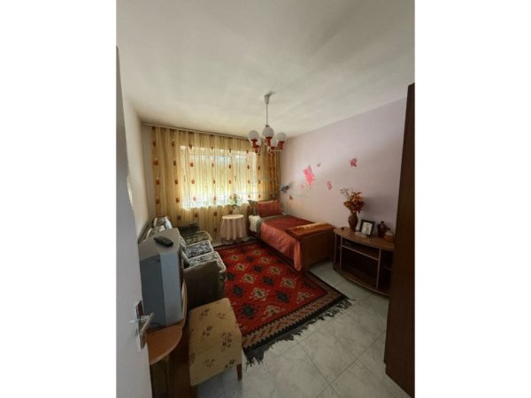 Tirane, jepet me qera apartament 3+1 Kati 2, 91 m² 550 € (Qera, Apartament 3+1, Xhamllik, Tiranë.)