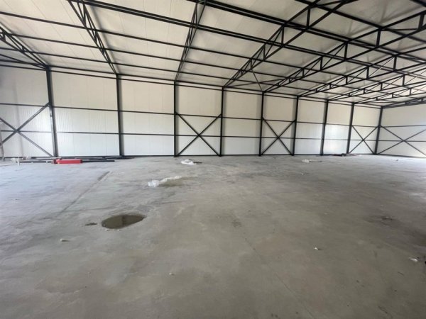 Tirane, jepet me qera magazine Kati 0, 555 m² 1.200 € (RINAS)