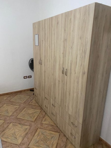 Tirane, jepet me qera shtepi 1+1 Kati 1, 50 m² 300 € ( JEPET ME QERA HYRJE 1+1 NË RRUGËN BESIM FUGA – 5 MAJI)