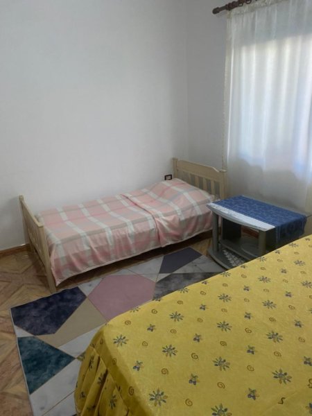 Tirane, jepet me qera shtepi 1+1 Kati 1, 50 m² 300 € ( JEPET ME QERA HYRJE 1+1 NË RRUGËN BESIM FUGA – 5 MAJI)