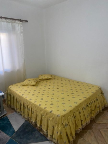 Tirane, jepet me qera shtepi 1+1 Kati 1, 50 m² 300 € ( JEPET ME QERA HYRJE 1+1 NË RRUGËN BESIM FUGA – 5 MAJI)