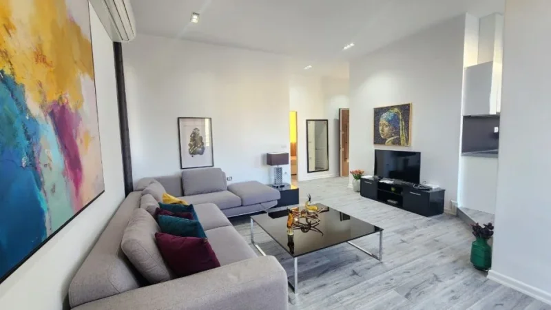 Tirane, jepet me qera apartament 2+1 Kati 7, 100 m² 900 € (Prane Delijorgjit .)
