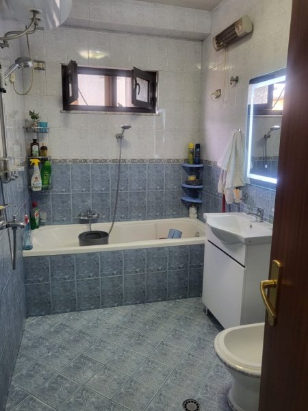 Tirane, jepet me qera apartament 2+1 Kati 4, 110 m² 550 € (Rruga Mine Peza)