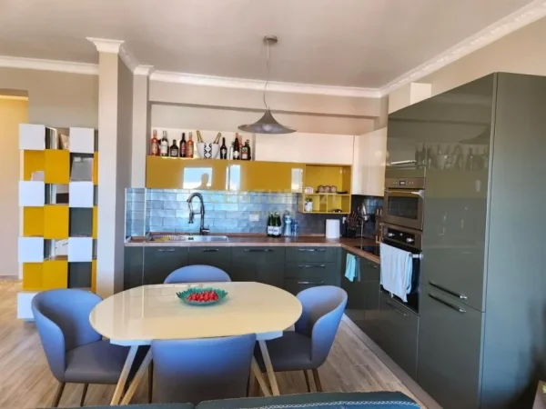 Vlore - Lungomare - Uji i Ftohte, shitet apartament 2+1+Ballkon Kati 5, 111 m² 320.000 € (Rruga Cameria)