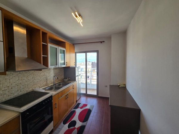 Tirane, jepet me qera apartament 2+1+Ballkon Kati 7, 100 m² 600 € (Rruga Dhimiter Shuteriqi, Tirane)