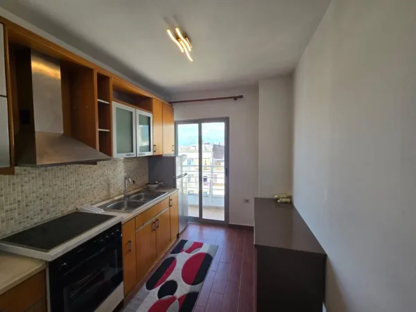 Tirane, jepet me qera apartament 2+1+Ballkon Kati 7, 100 m² 600 € (Rruga Dhimiter Shuteriqi, Tirane)